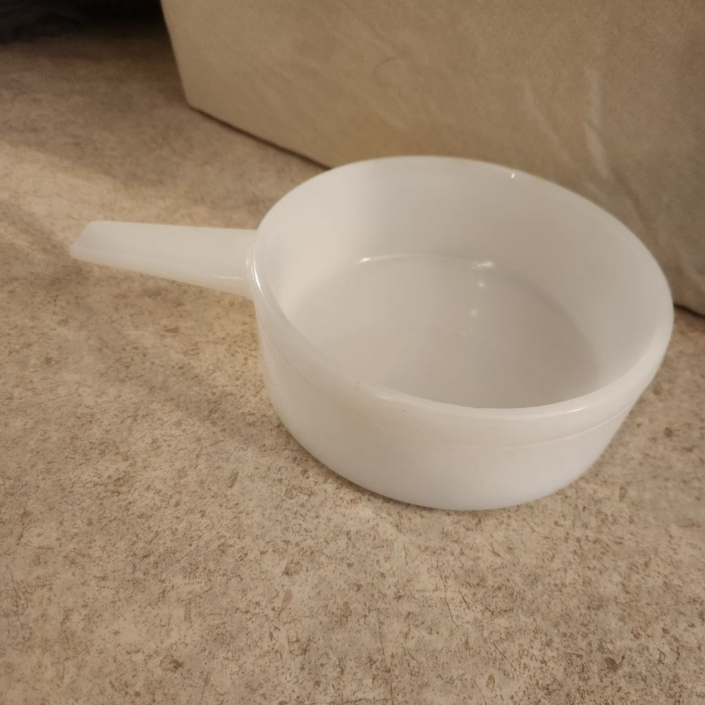 White milk glass ovenware made in USA j-2639-14 Oz #42 excellent condition!